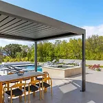 Awesome Home In Brzac 펜션 Brzac