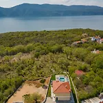 Awesome Home In Brzac 펜션