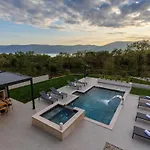 Awesome Home In Brzac Brzac