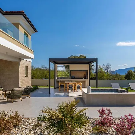 Awesome Home In Brzac 펜션 Brzac