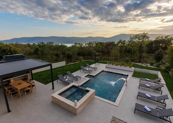 Stunning Home In Brzac Brzac