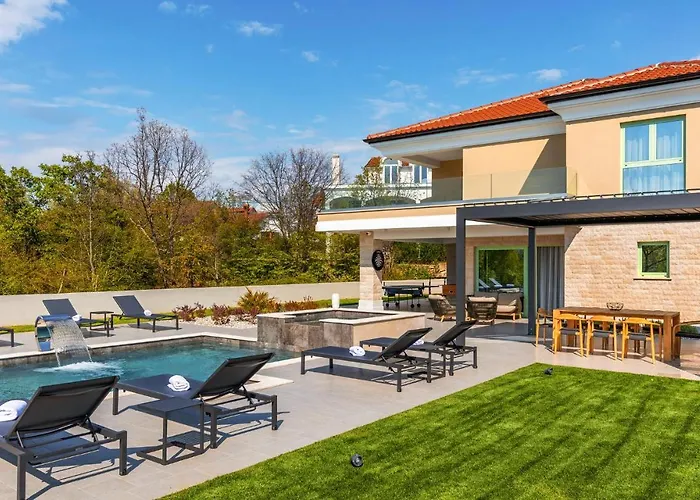 Stunning Home In Brzac Brzac